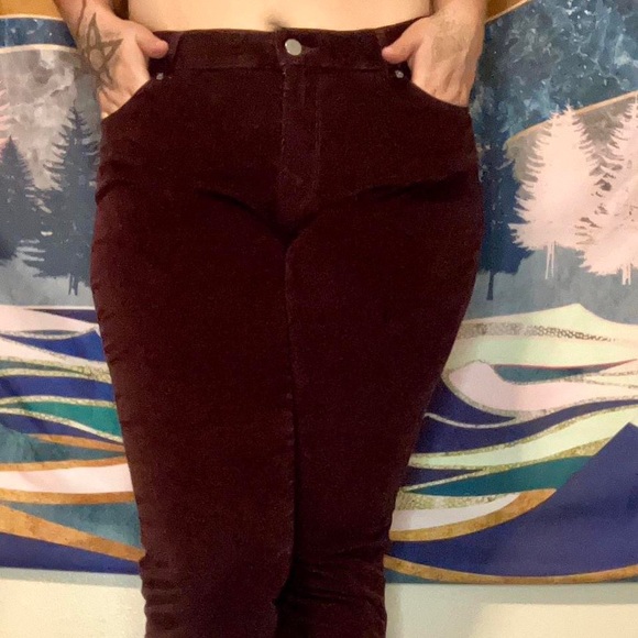 Burgundy Corduroy Levi Jeans - Picture 3 of 5